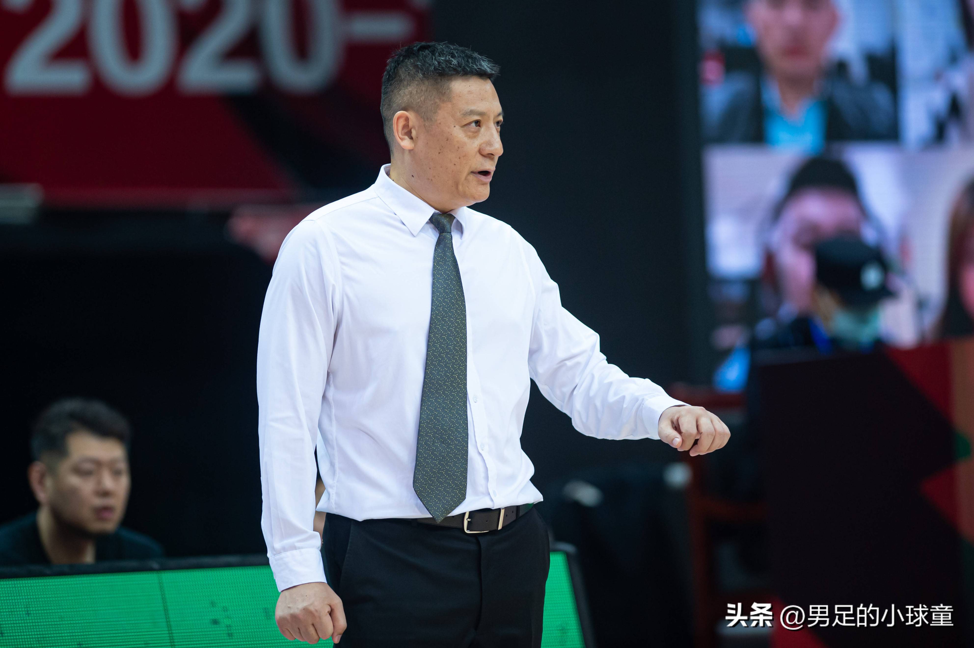 ayx-关键时刻CBA季后赛传出新动向，本菲卡回应争议，管理层表态——态度坚定，赛程密集仍需轮换的简单介绍